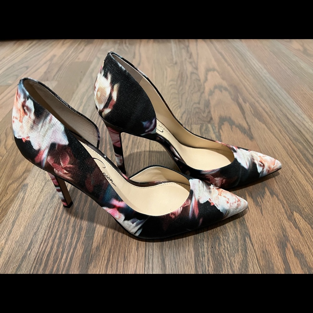 Jessica Simpson pumps
